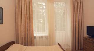 Гостиница Санаторий Имени Артема Сходня Двухместный номер эконом-класса с 2 отдельными кроватями-18